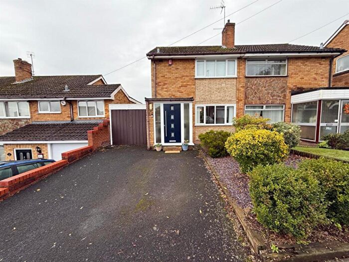 3 Bedroom Semi Detached House For Sale In Meadow Way, Wordsley, DY8