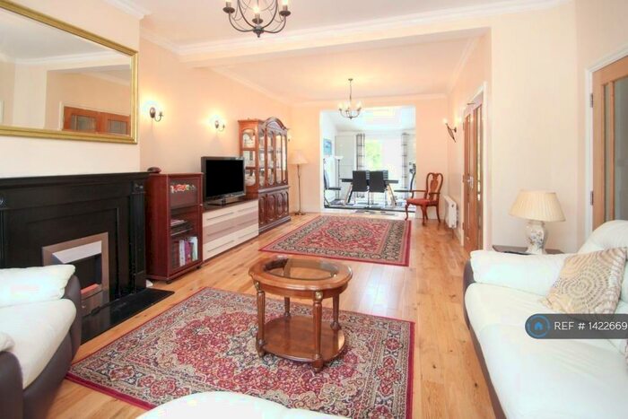 4 Bedroom Terraced House To Rent In Martley Drive, Gants Hill, IG2