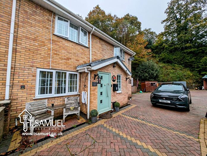 4 Bedroom End Of Terrace House For Sale In Windsor Court, Ynysybwl, CF37