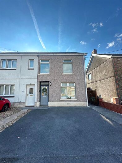 3 Bedroom Semi-Detached House For Sale In Penygarn Road, Ammanford, SA18