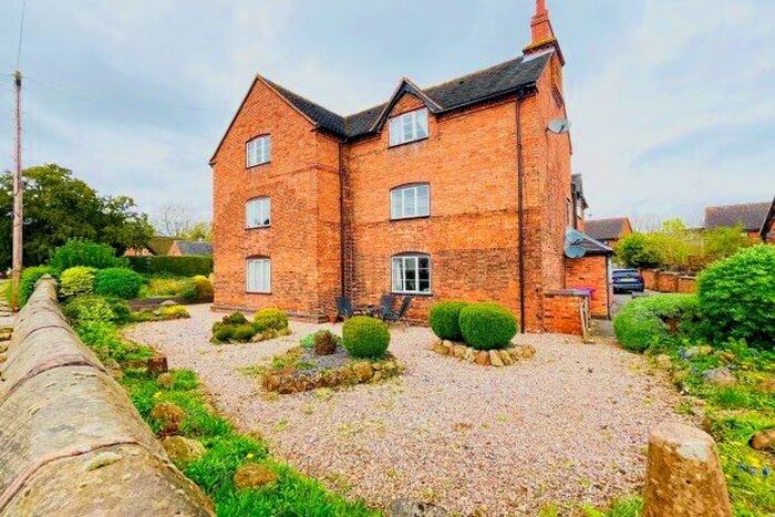 2 Bedroom Flat To Rent In Kings Bromley, Burton-On-Trent, DE13