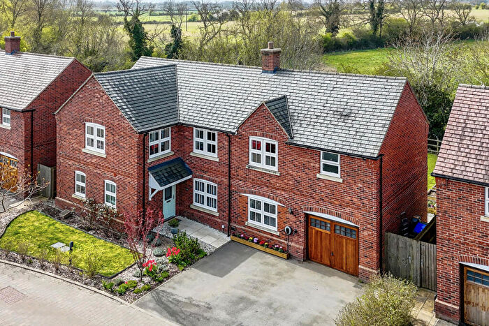 6 Bedroom Detached House For Sale In Taylor Close, Buckingham, Steeple Claydon, MK18