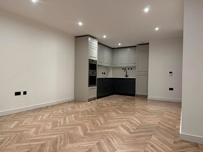 2 Bedroom Flat To Rent In Heritage Walk, Kingston Upon Thames, Surrey, KT1