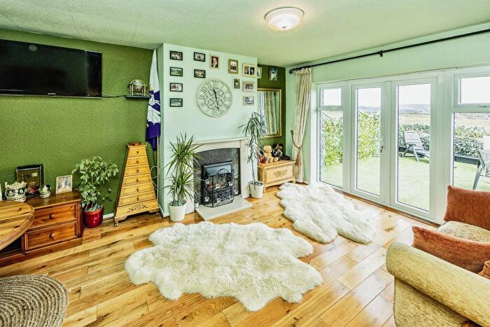 3 Bedroom Semi-Detached Bungalow For Sale In Waindale Close, Halifax, HX2