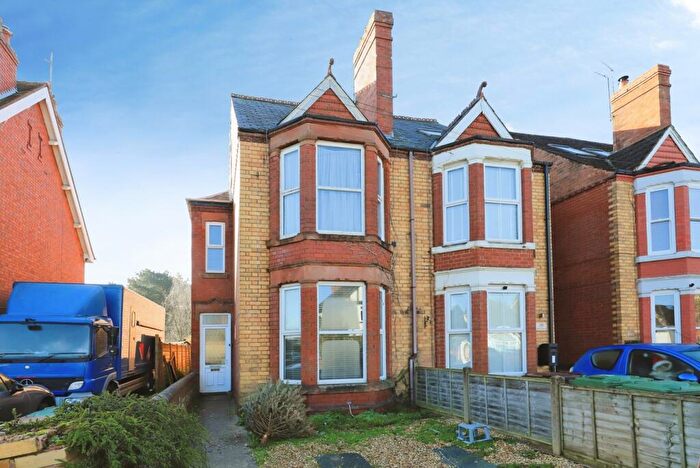 4 Bedroom Semi Detached House For Sale In Hurcott Road, Kidderminster, Worcestershire, DY10