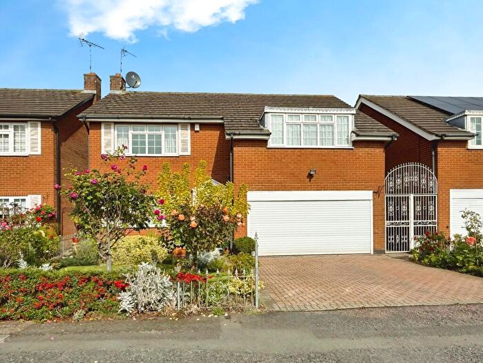 4 Bedroom Detached House For Sale In Rectory Gardens, Leicester, LE2