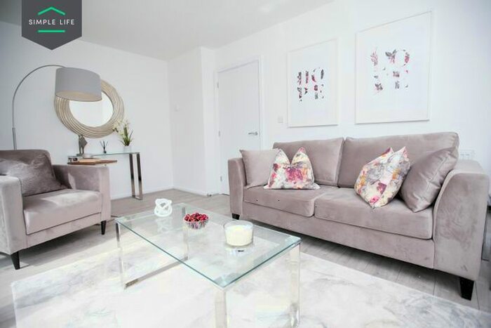 3 Bedroom Semi-Detached House To Rent In Harewood Close, Rochdale, OL11