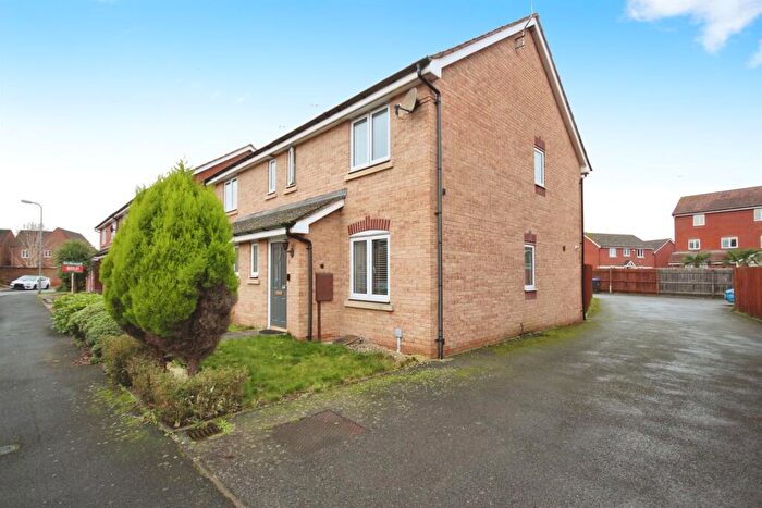 3 Bedroom Semi-Detached House For Sale In Swan Meadow, Warwick, CV34