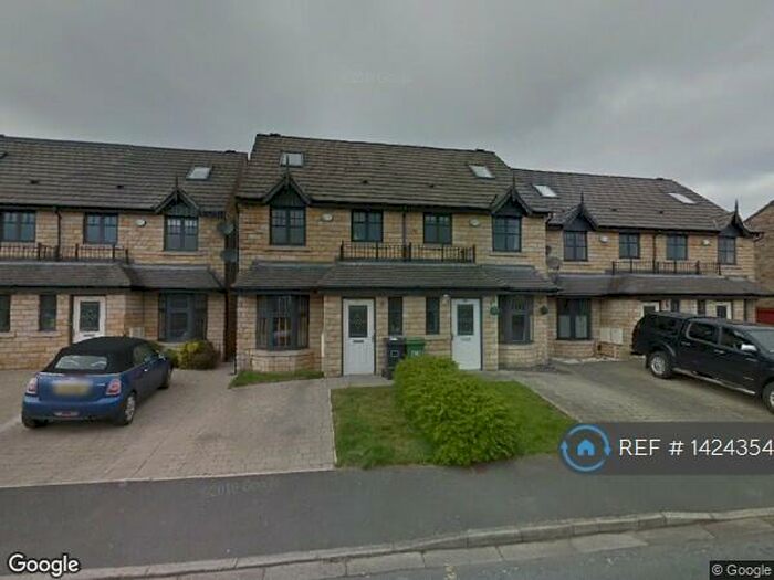 3 Bedroom Semi-Detached House To Rent In Coppice Drive, Huddersfield, HD4