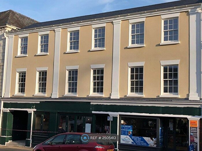 1 Bedroom Flat To Rent In Bank House Market Hill, Buckingham, MK18