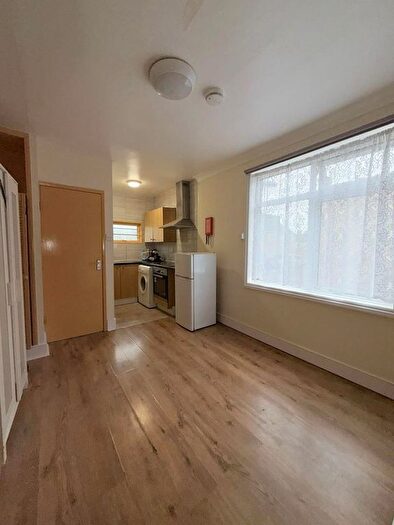 Studio To Rent In Lea Bridge Road, Leyton, E10