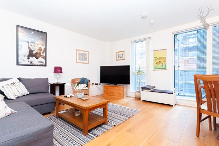 2 Bedroom Flat To Rent In Violet Road, Bow, E3
