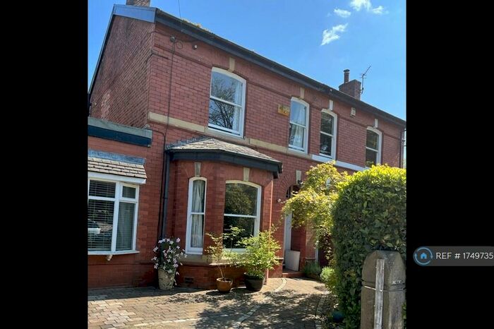 4 Bedroom Semi-Detached House To Rent In Hazelhurst Road, Manchester, M28