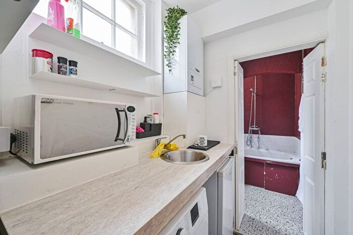 1 Bedroom Flat To Rent In Aldwych Buildings, Camden, London, WC2B