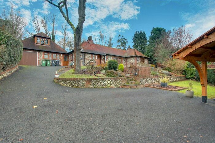 5 Bedroom Property To Rent In Roundwood, Rucklers Lane, Kings Langley, WD4