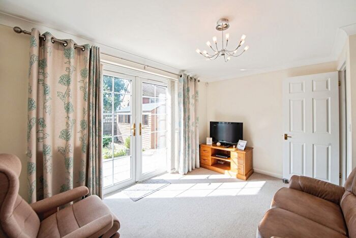 2 Bedroom Bungalow For Sale In Lonsdale Gardens, Providence Hill, Bursledon, Southampton, SO31