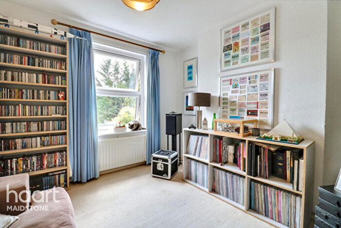 3 Bedroom Semi Detached House For Sale In Prospect Place, Maidstone, ME16