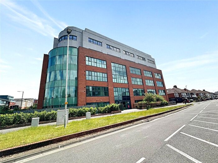 2 Bedroom Flat To Rent In Bath Road, Slough, Berkshire, SL1