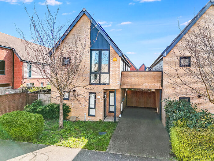 3 Bedroom Link Detached House For Sale In Brassie Wood, Channels, Chelmsford, CM3