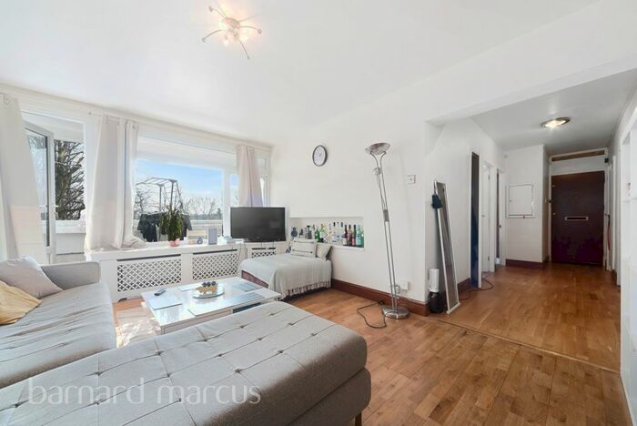 2 Bedroom Flat To Rent In Tunworth Crescent, London, SW15