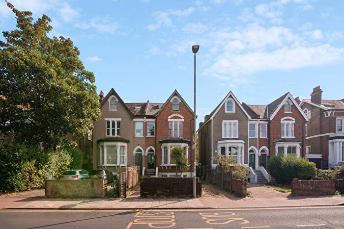 2 Bedroom Semi-Detached House To Rent In Bedford Hill, Wandsworth Common, SW12