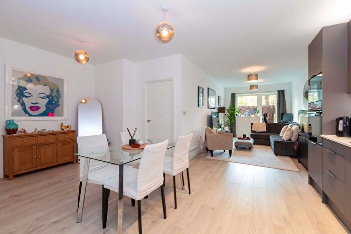 1 Bedroom Flat For Sale In Clivemont Road, Maidenhead, SL6