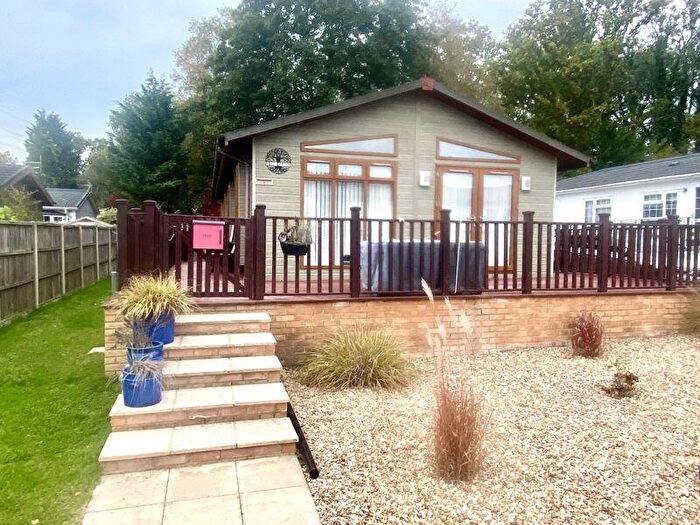 3 Bedroom Park Home For Sale In Wickham Court, North Boarhunt, PO17