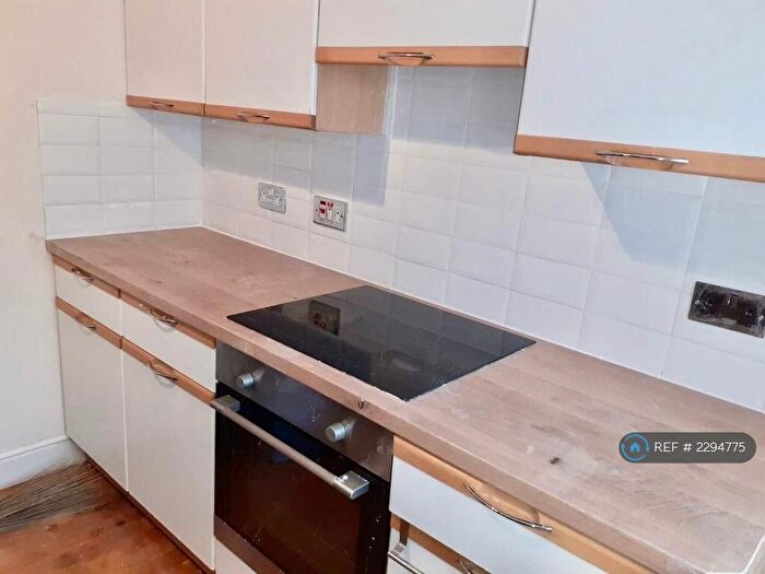 2 Bedroom Flat To Rent In Blessing Way, Barking, IG11