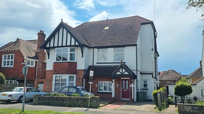 2 Bedroom Flat To Rent In Collington Avenue, Bexhill-On-Sea, TN39