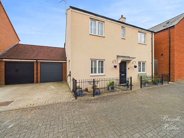 4 Bedroom Detached House To Rent In Spindle Mews, Buckingham, MK18