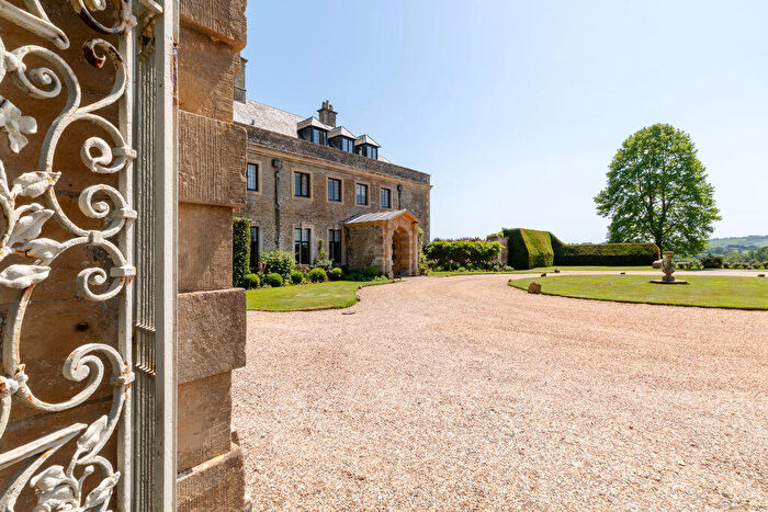 2 Bedroom Country House For Sale In Beautiful Apartment In Parkland Setting, BA10
