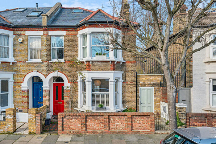 2 Bedroom Flat For Sale In Orbel Street, London, SW11