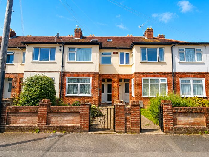 2 Bedroom Flat For Sale In Greenlea Grove, Gosport, PO12
