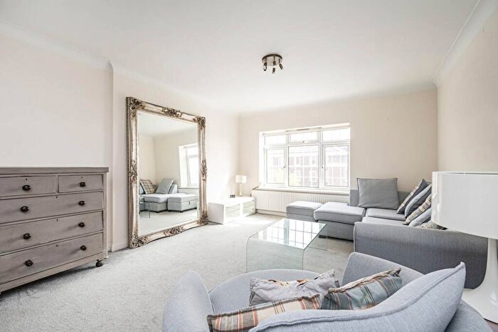 2 Bedroom Flat To Rent In Finchley Road, Temple Fortune, London, NW11