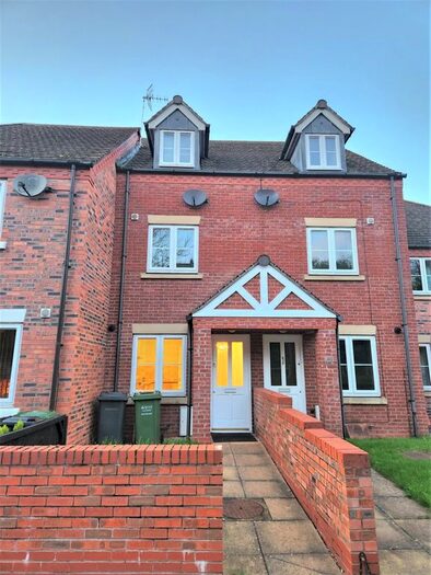 3 Bedroom Terraced House To Rent In Wolverhampton Road, Kidderminster, DY10