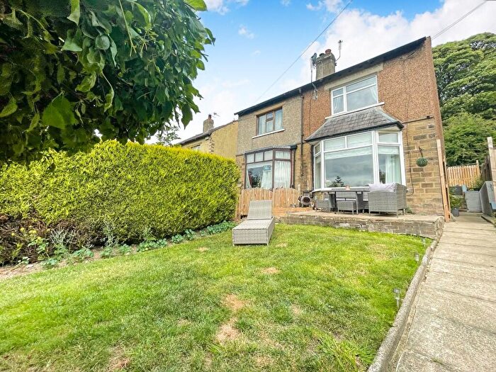 2 Bedroom Semi-Detached House For Sale In Penistone Road, Kirkburton, HD8