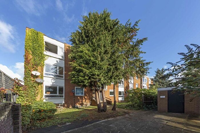 1 Bedroom Flat To Rent In Waverton Road, London, SW18