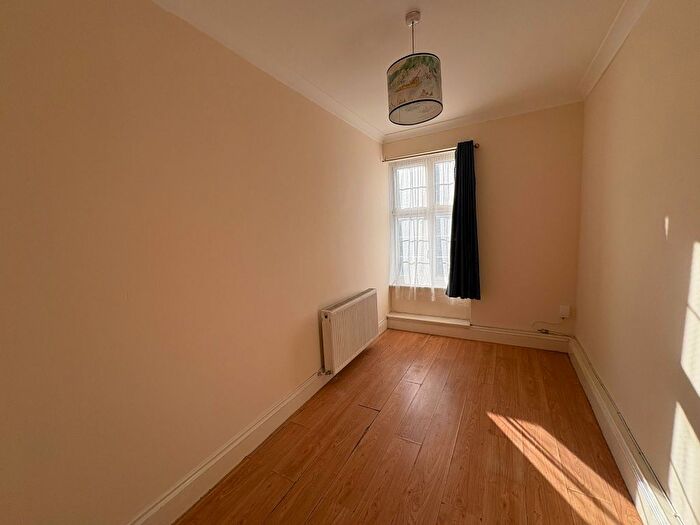 1 Bedroom Flat To Rent In Golders Way, London, NW11