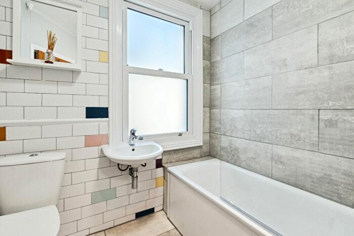 1 Bedroom Apartment For Sale In Second Avenue, London, SW14
