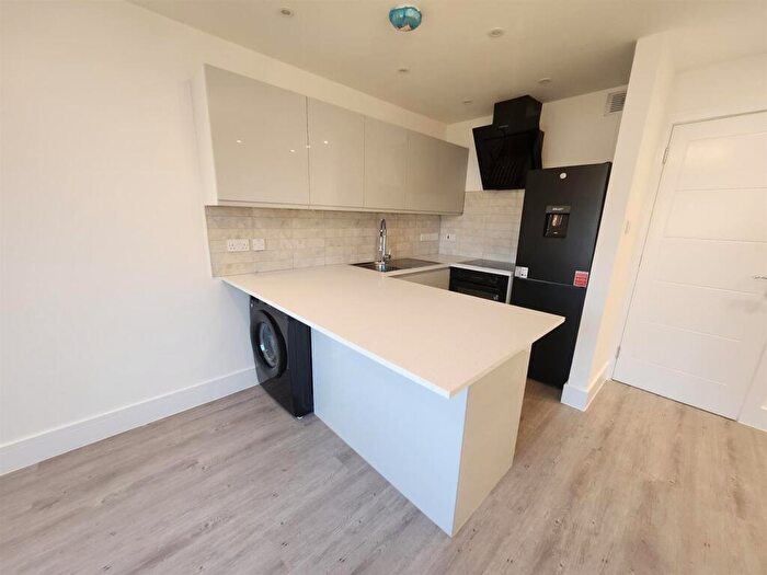 1 Bedroom Flat To Rent In Colebrook Lane, Loughton, IG10