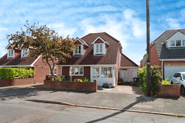 4 Bedroom Detached House For Sale In Selsmore Avenue, Hayling Island, Hampshire, PO11