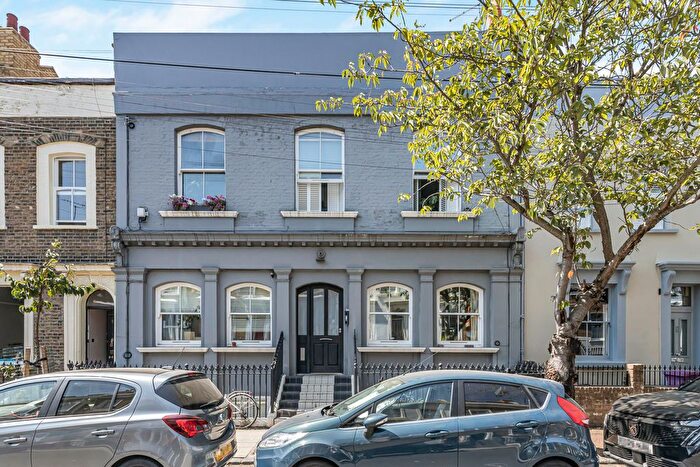 2 Bedroom Flat For Sale In Vivian Road, Bow, E3