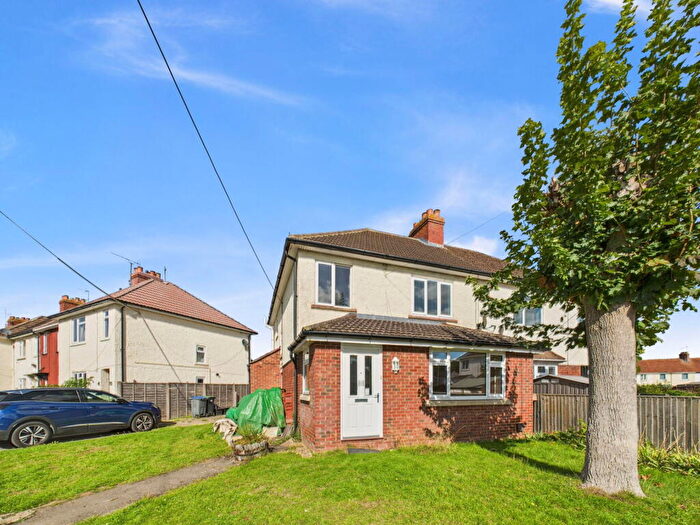4 Bedroom Semi-Detached House For Sale In Lansdowne Close, Calne, SN11