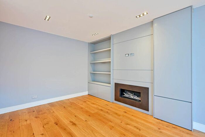 4 Bedroom Property To Rent In Southwood Drive, Surbiton, KT5