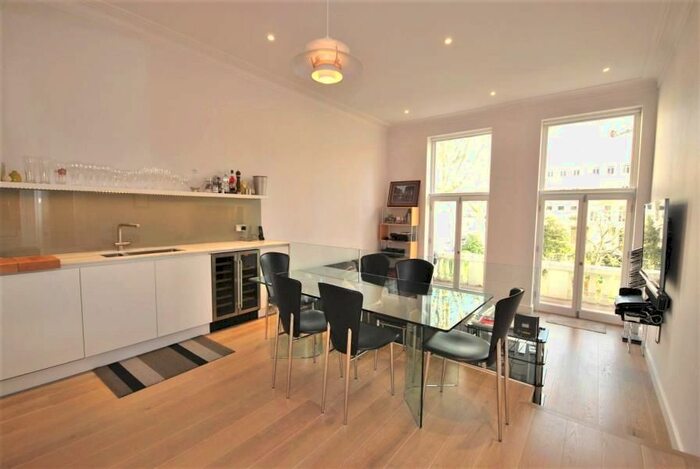 2 Bedroom Flat To Rent In Earls Court Square, Earls Court, SW5