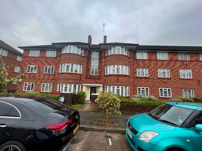 3 Bedroom Flat To Rent In Beaufort Park, London, NW11
