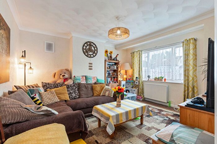 2 Bedroom Maisonette For Sale In Draycott Avenue, Harrow, HA3