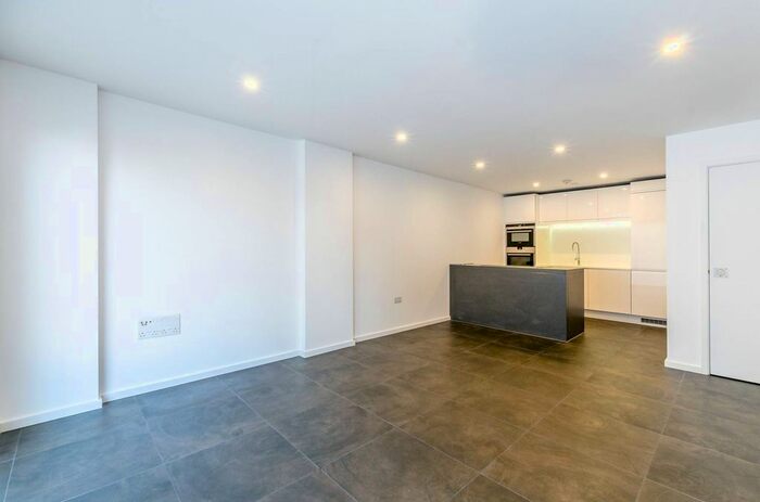 2 Bedroom Flat To Rent In Orchard Building, Clerkenwell, London, EC1V