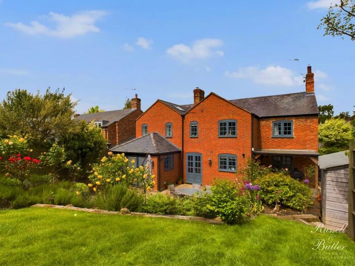 4 Bedroom Detached House For Sale In Main Street, Gawcott, MK18