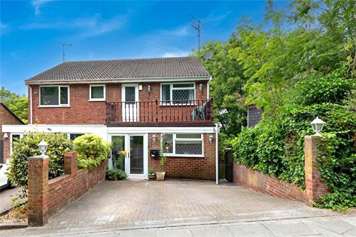 5 Bedroom Semi Detached House For Sale In Crescent Rise, Luton, Bedfordshire, LU2